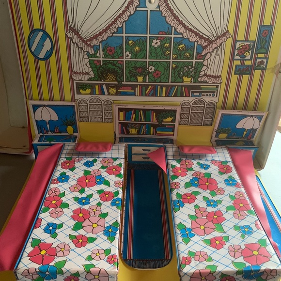 Vintage Barbie Doll Case Fashion Bedroom - Picture 7 of 8